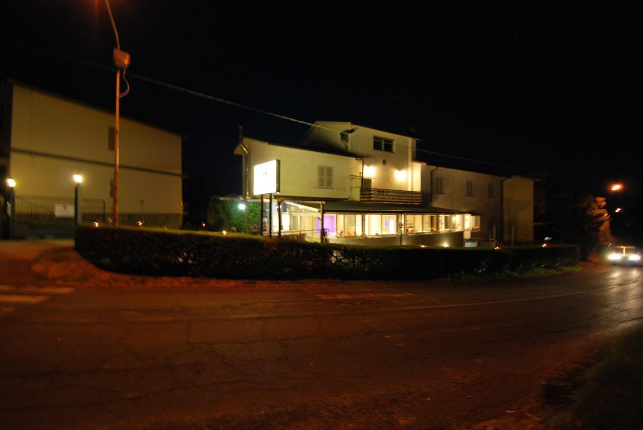 Hotel & Ristorante L'Angoletto In Selci Selci  Exteriér fotografie